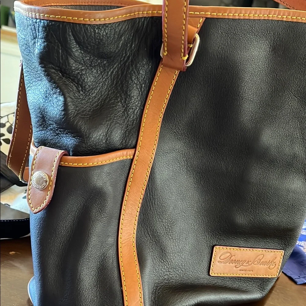 Classic Dooney and Bourke Bag - Picture 3 of 11